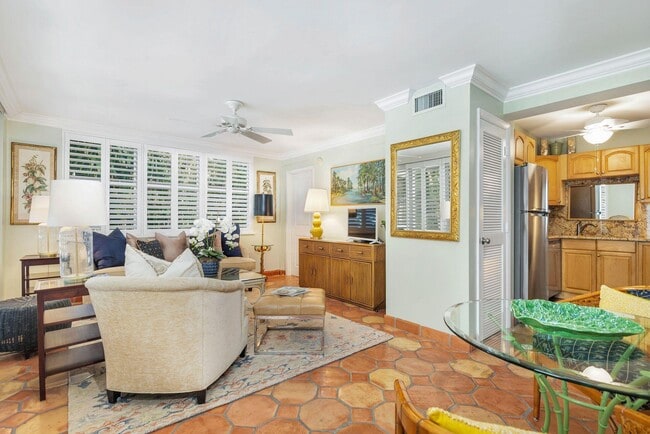 Building Photo - 401 Peruvian Ave