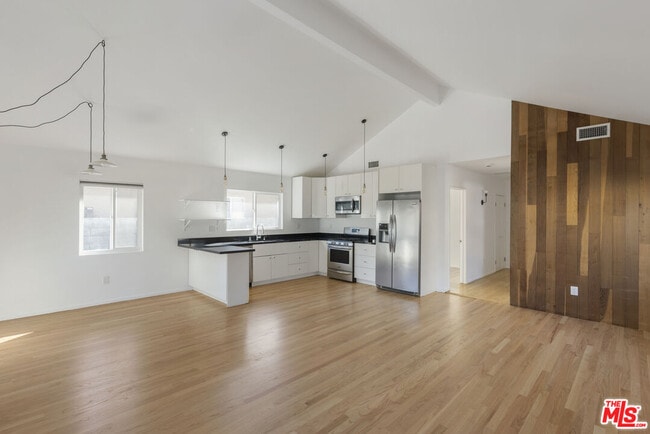 Building Photo - 5712 Buchanan St