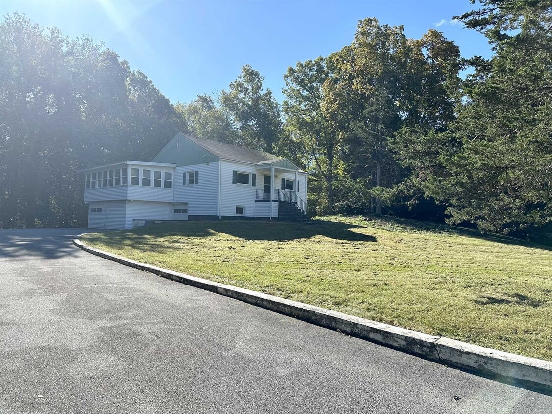 28 Mac Farlane Rd, Wappingers Falls, NY 12590 House Rental in