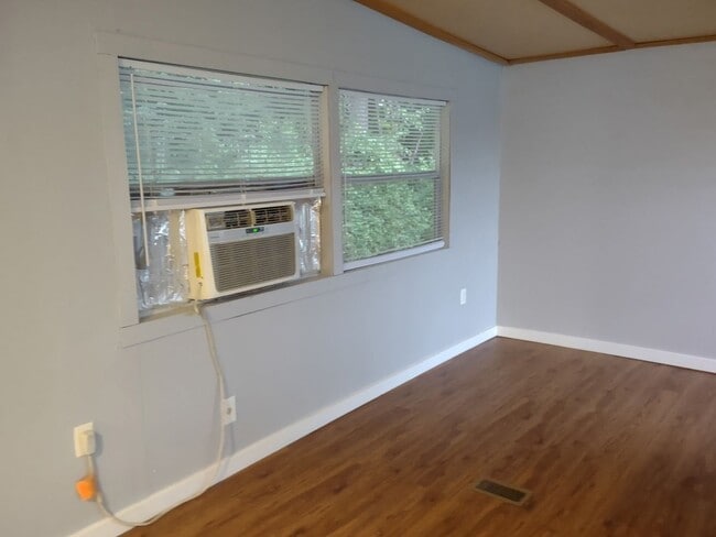 Building Photo - 3 BDRM - 1.5 BA SINGLEWIDE MOBILE-  INSIDE...