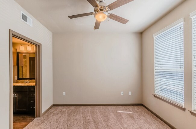 Foto del edificio - 7490 Coronado Ave