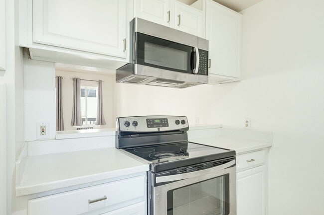 Building Photo - 94-207-207 Lumiaina Pl