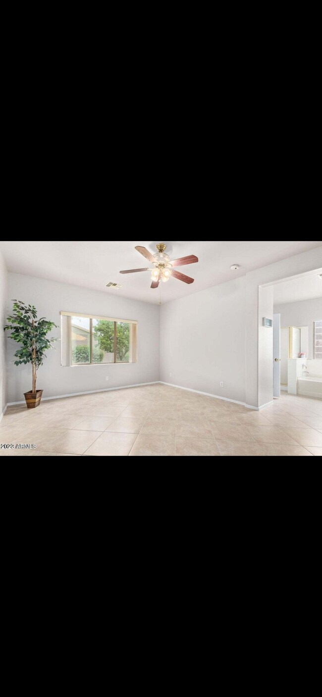 Foto del edificio - 16153 W Crocus Dr