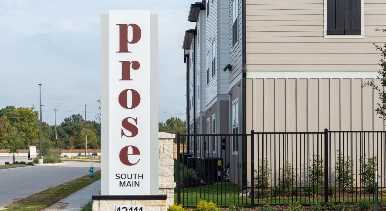 Foto principal - 12111 S Main St