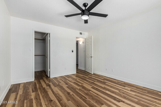 Foto del edificio - 8787 E Mountain View Rd