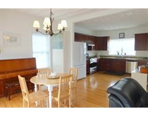 Building Photo - 5 Blue Jay Cir