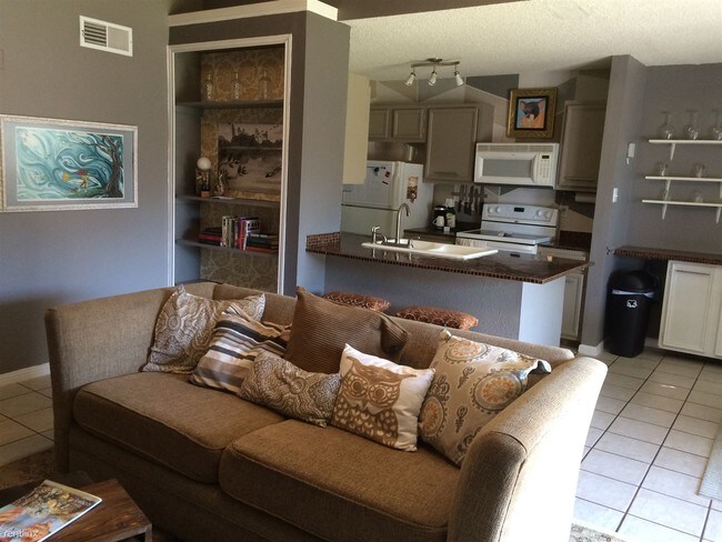 Building Photo - 1601 Faro Dr