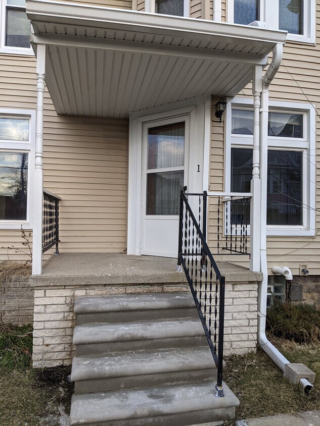Primary Photo - 413 W Forest Ave