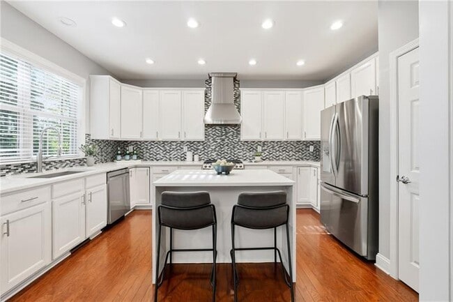 Building Photo - 3655 E Paces Walk