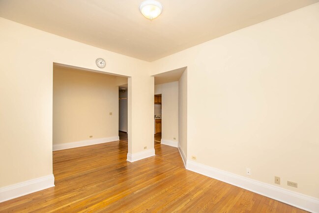 Building Photo - 1414 W Leland Ave