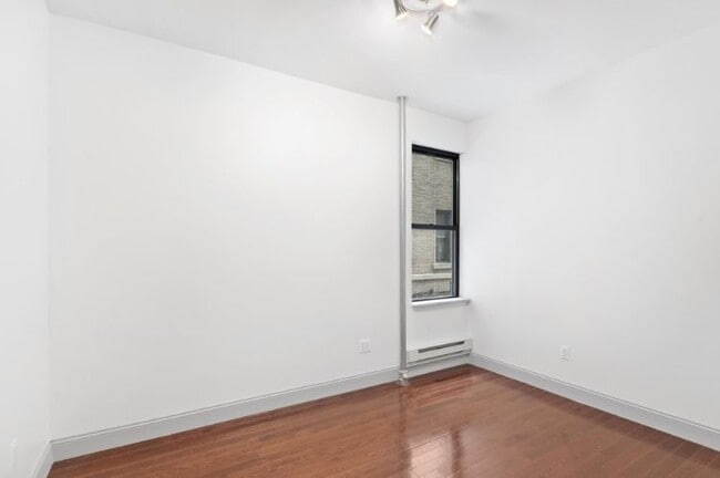 Building Photo - 9 W 110th St