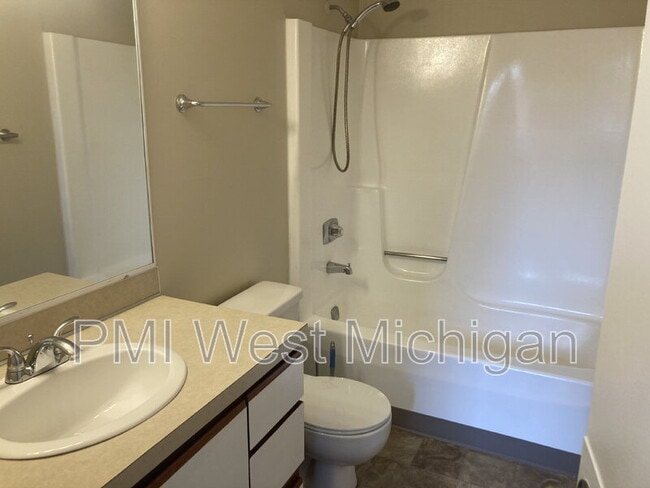 Building Photo - 6063 In the Pines Dr SE