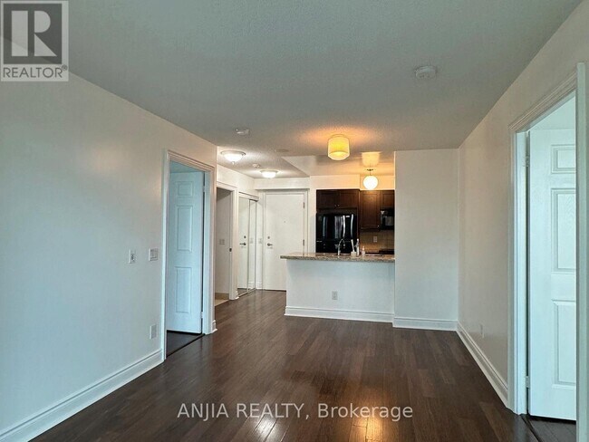 Building Photo - 25 Greenview Ave