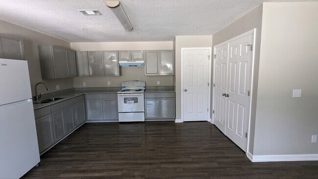 Foto del edificio - 1474 Kelly Dr