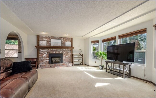 Foto del edificio - 8724 Lake Steilacoom Point Rd SW