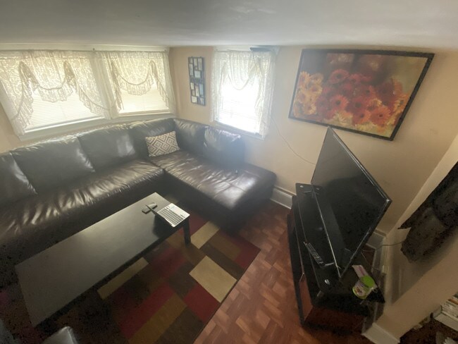Foto del edificio - 2542 N Newcastle Ave