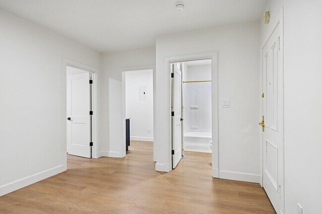 7-web-or-mls-Seneca St 308 y 203-S2908-007 - John Winthrop Apartments