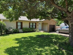 Building Photo - 5000 Jerri Ln