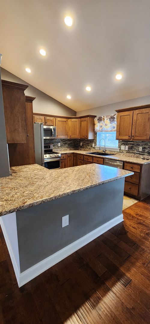 Building Photo - 114 Camelot Ln