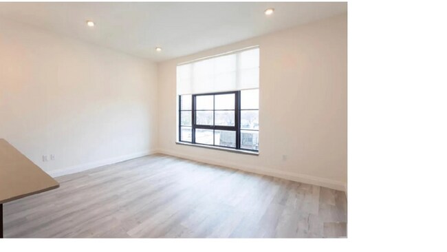 Building Photo - 247 N Goodman St