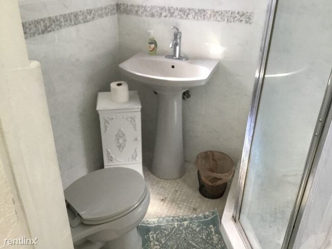 Foto del edificio - 1 br, 1 bath Apartment - 11500 NE13 Avenue
