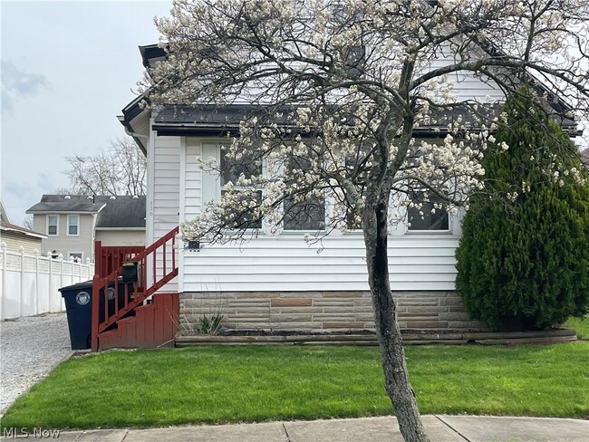Foto del edificio - 530 Thelma Ave