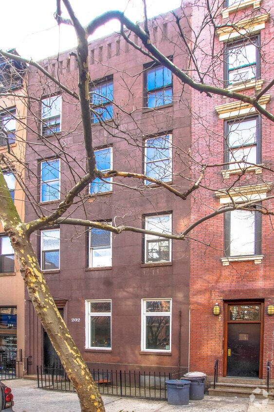 Foto principal - 202 E 76th St