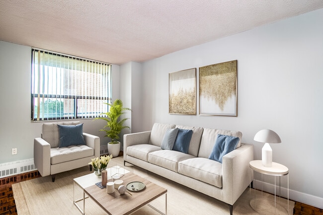 Building Photo - Goldengate