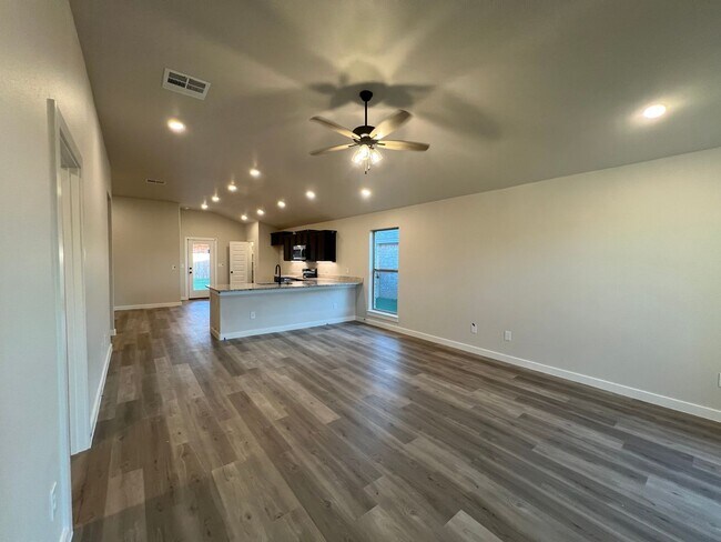 Building Photo - For Rent: Charming 3-Bedroom, 2-Bath Home in West Texas!