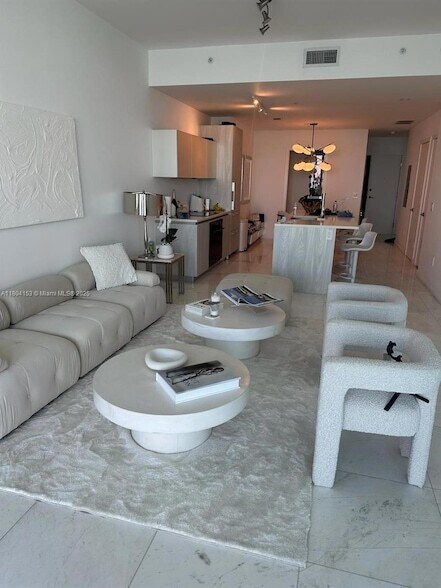 Foto principal - 480 NE 31st St