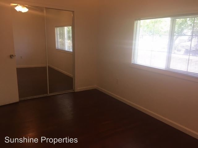 Foto del edificio - 2 br, 1 bath House - 1063 Elm Street