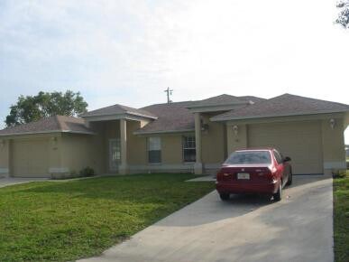 Foto principal - Great Duplex in Cape Coral with Garage ava...