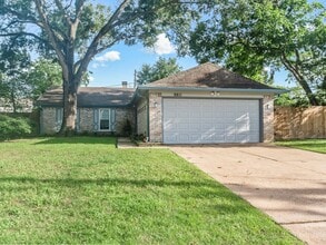 Building Photo - 9811 Charter Ridge Dr