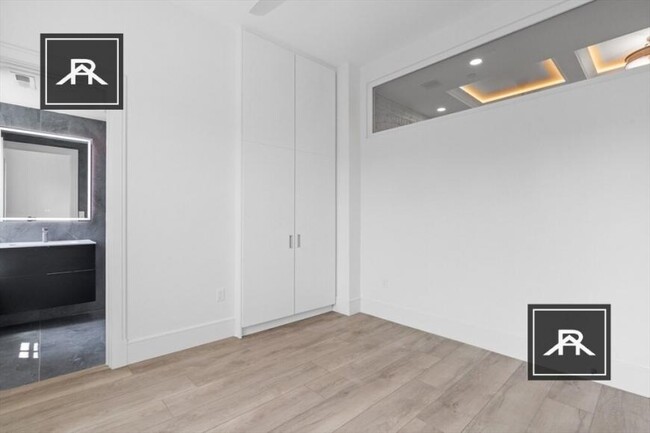 Building Photo - 4 bedroom in Brookline MA 02446
