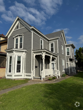 Building Photo - 1603 E Oak St
