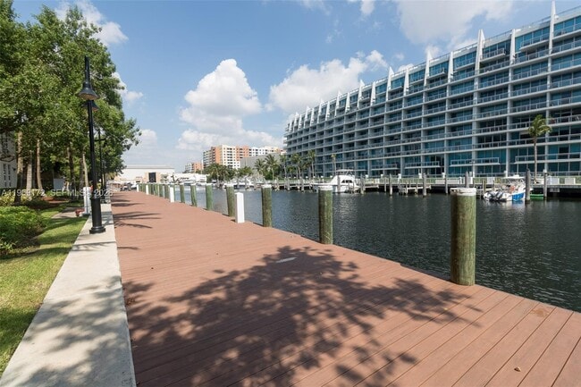 Foto del edificio - 3001 NE 185th St