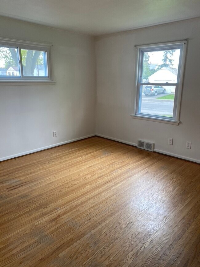 bedroom 1 - 404 W Hickory St