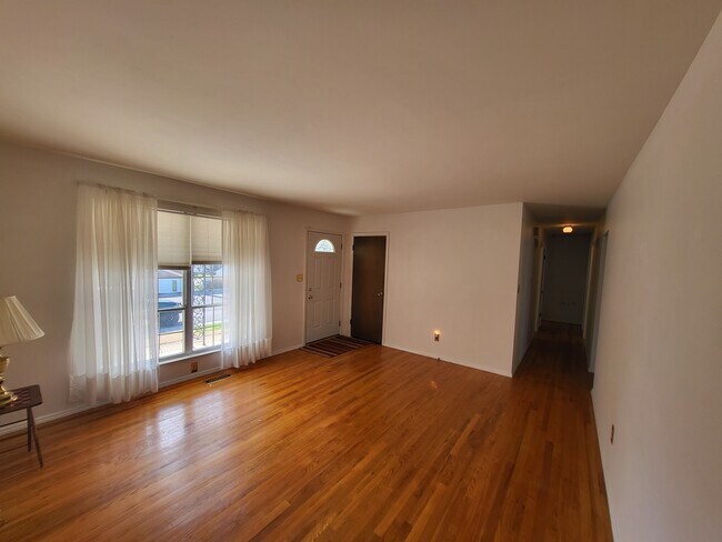 Family Room - 8745 Kammerer Ave