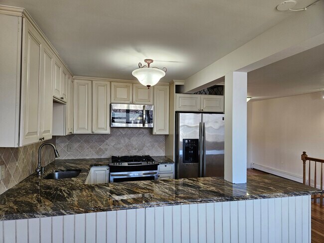 Foto del edificio - 84 Laidlaw Ave