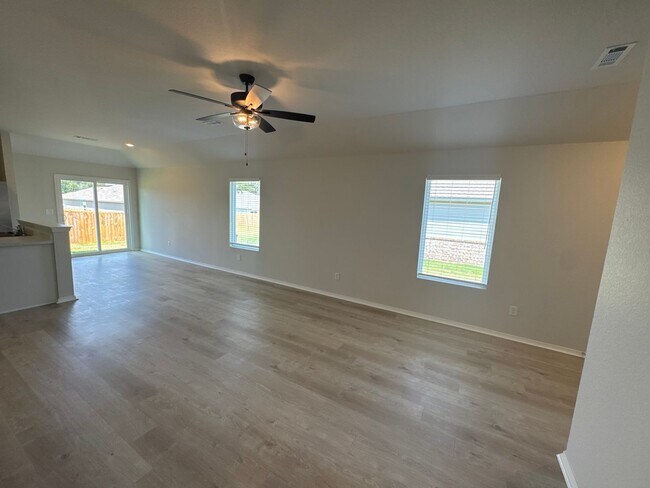 Foto del edificio - *FREE Rent + Amazon Cash!* BRAND NEW Three Bedroom | Two Bathroom in Stagecoach Meadows