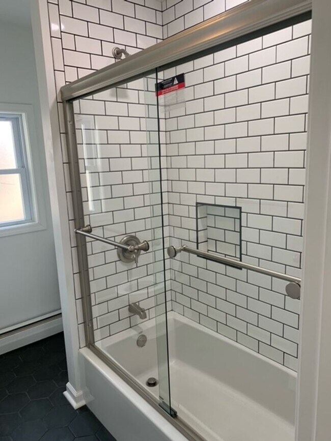 Foto del edificio - Beautiful 2 bedroom 2 bathroom home in the heart of Bloomfield.