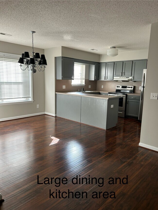 Building Photo - 3011 Mulberry Ln