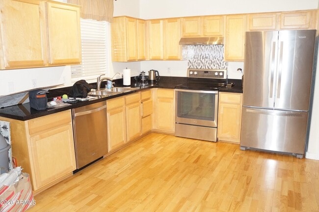 Building Photo - 706 E Washington St