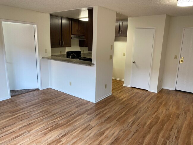 Foto del edificio - 7601 N Hollywood Way