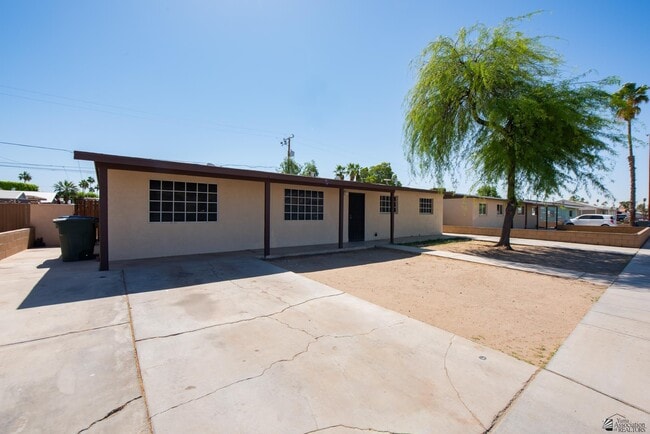 Foto del edificio - 2645 S Nogales Ave