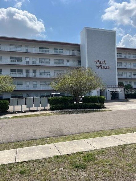 Foto del edificio - 5060 76th Ave N