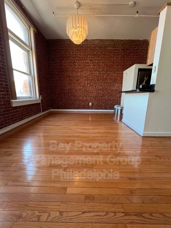 Building Photo - 1010 Race St