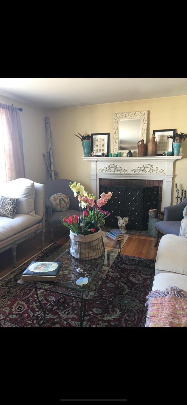 Building Photo - 24 Dibiase St