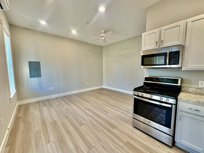 Foto del edificio - Second Floor, Studio Apartment in Old Town Bluffton!