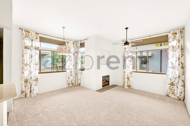 Building Photo - 1010 E Palm Canyon Dr